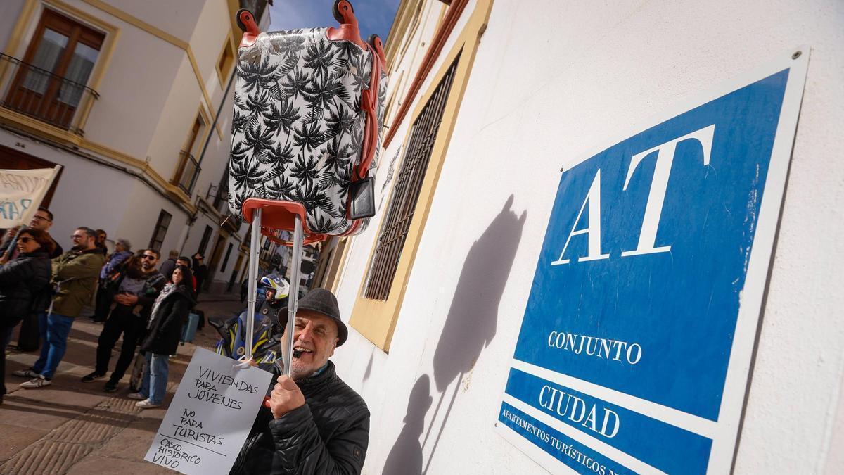 Protestas contra el auge de los apartamentos turísticos en Córdoba.
