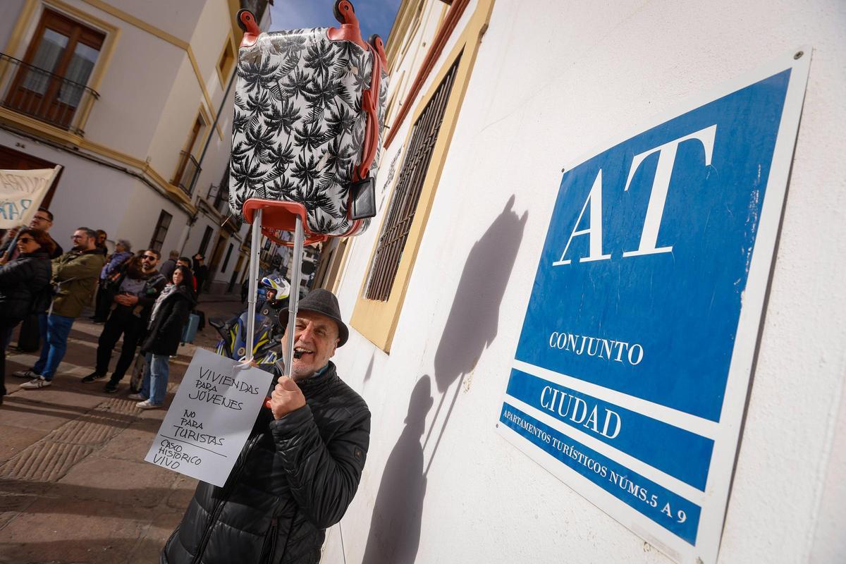 Protesta contra el auge de los apartamentos turísticos en Córdoba.