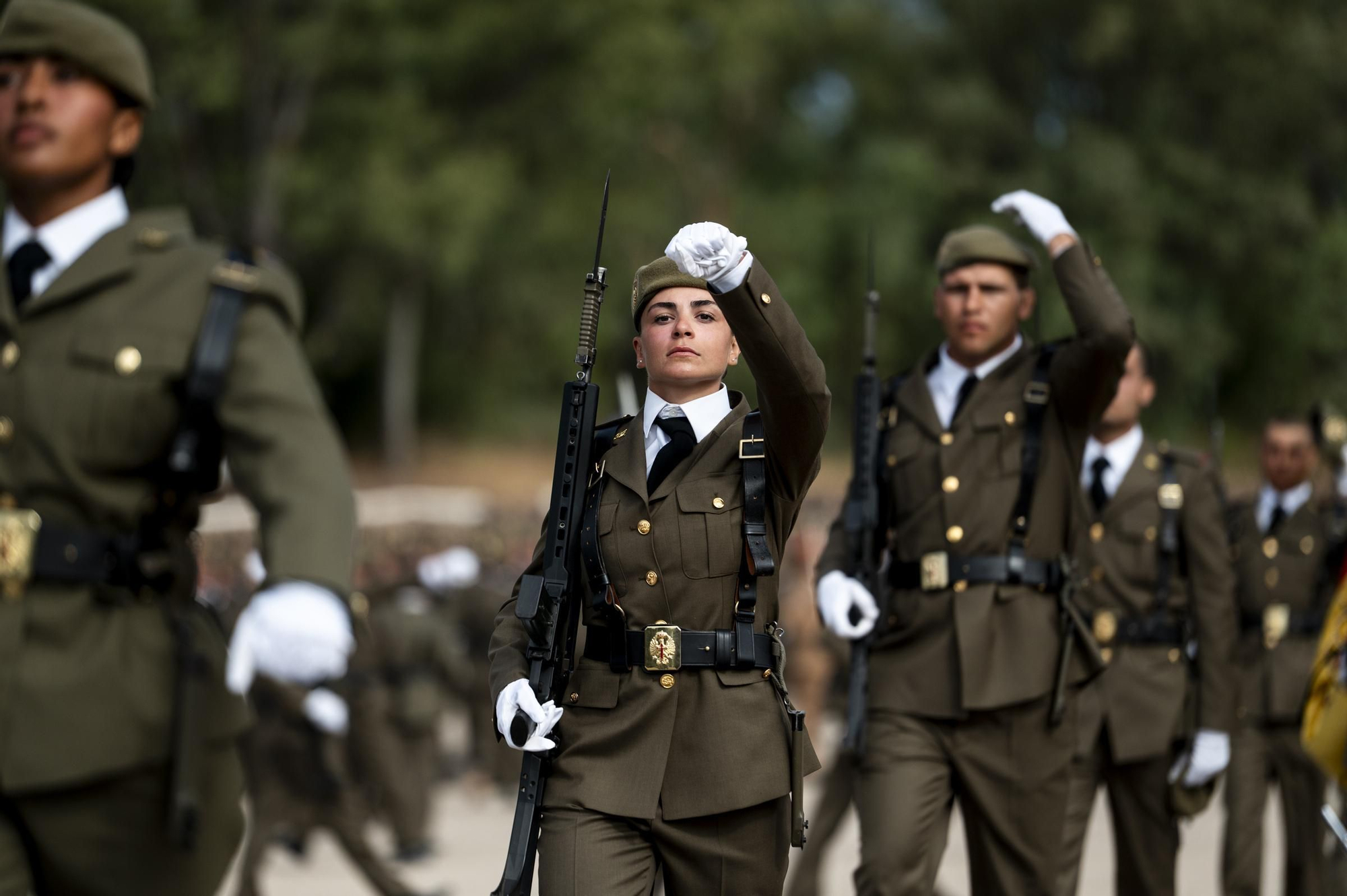 EN IMÁGENES | Multitudinaria jura de bandera en Cáceres con récord de mujeres soldado