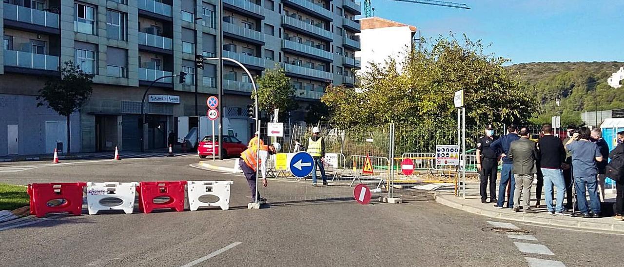 La avenida de Blasco Ibáñez, ayer justo en el momento de ser parcialmente cortada. | LEVANTE-EMV