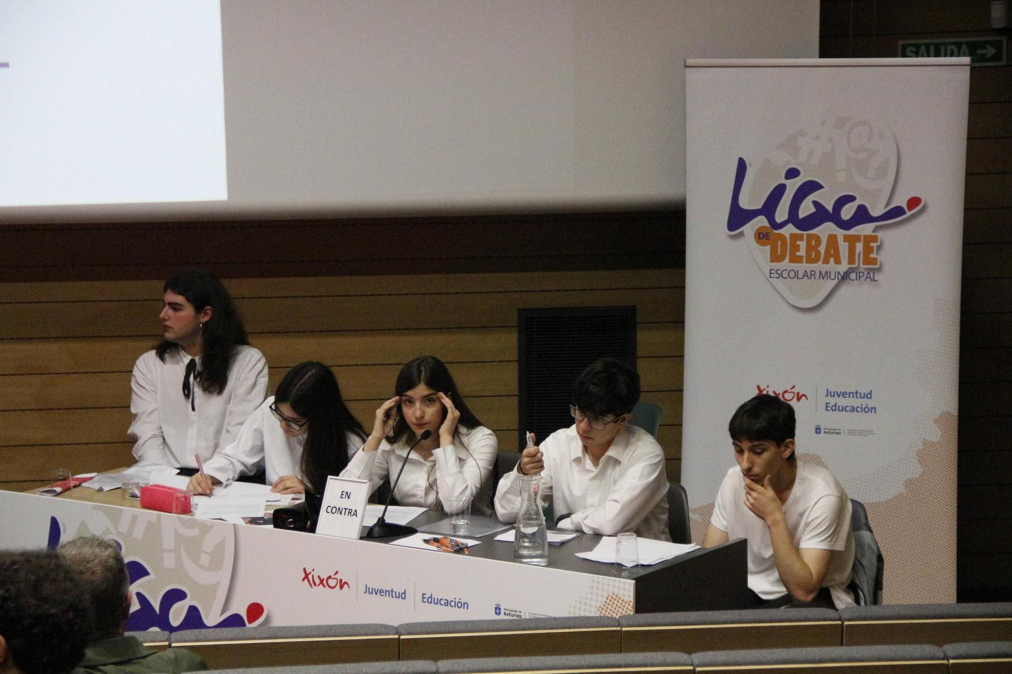 La semifinal de la Liga de Debate Escolar Municipal de Gijón, en imágenes