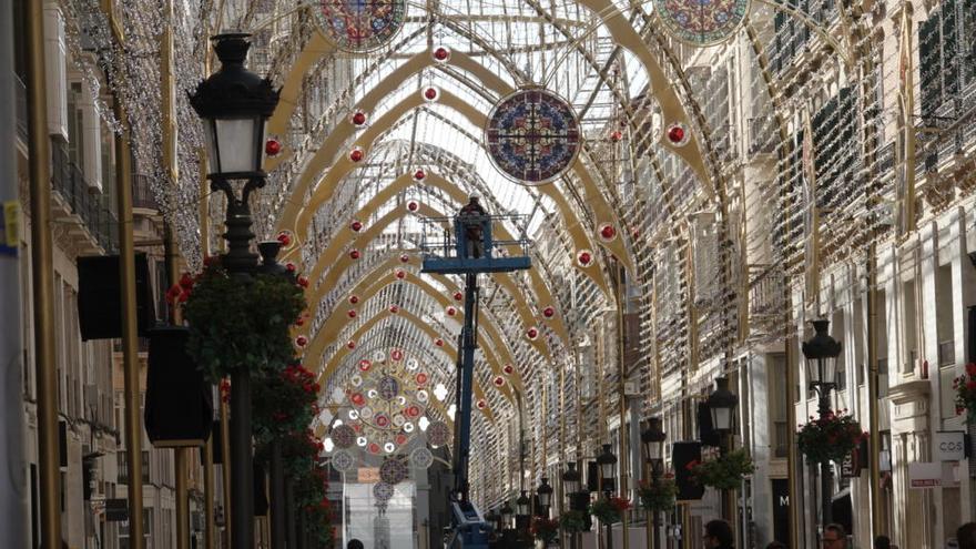 Montaje de las luces de Navidad.