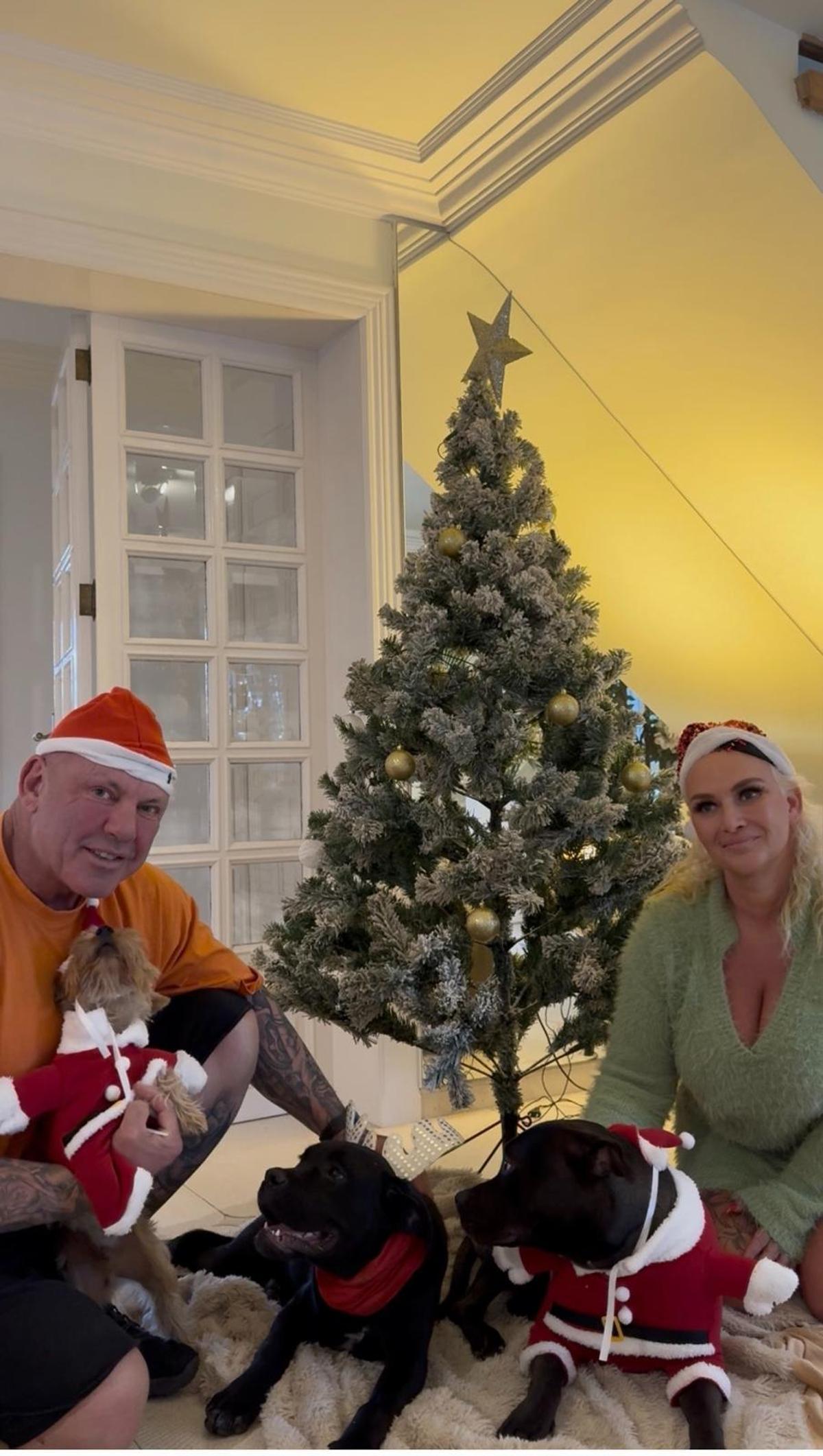 Feiern Weihnachten mit den Eltern von Caro Robens: die TV-Auswanderer Caro und Andreas Robens.