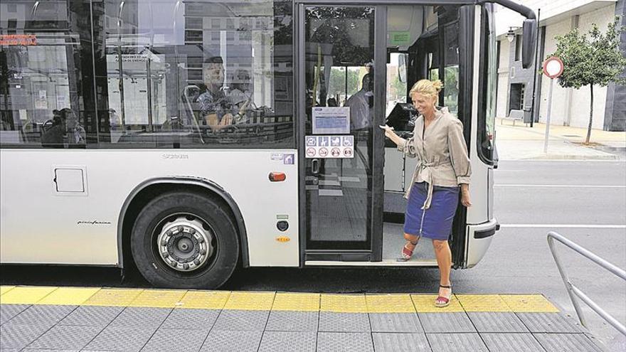 Castellón amplía con otras 17 las plataformas en las paradas del bus