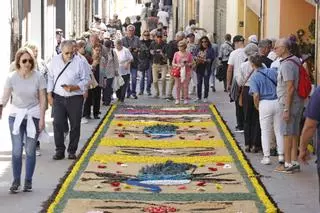 Les catifes de flors tornen a omplir d’art i gent els carrers d’Arbúcies