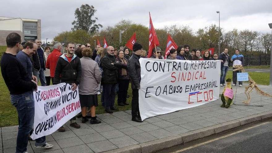 El día 31 de marzo celebraron una manifestación que congregó a 70 personas.  // Bernabé/Javier Lalin