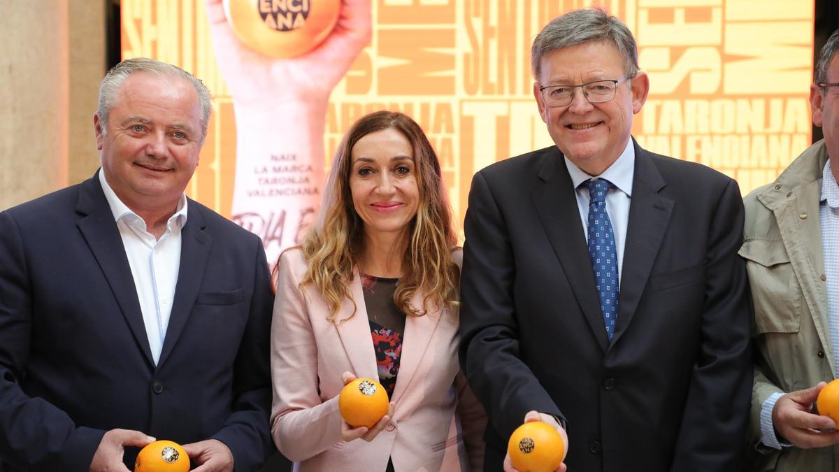 El president Puig y la consellera Isaura navarro, durante la presentación de la marca &#039;Naranja valenciana&#039;,