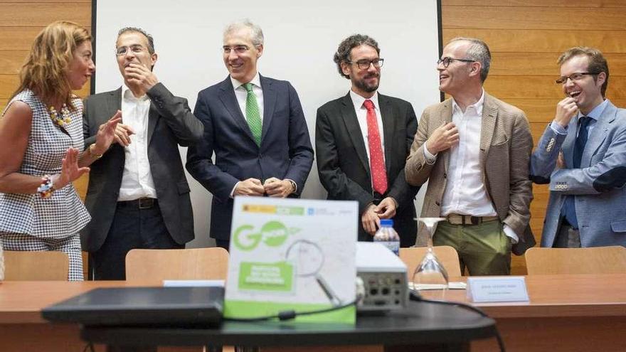 Francisco Conde (centro), con Díaz Mouteira, Jesús Vázquez y Javier Benito, en la Tecnópole . // B. Lorenzo