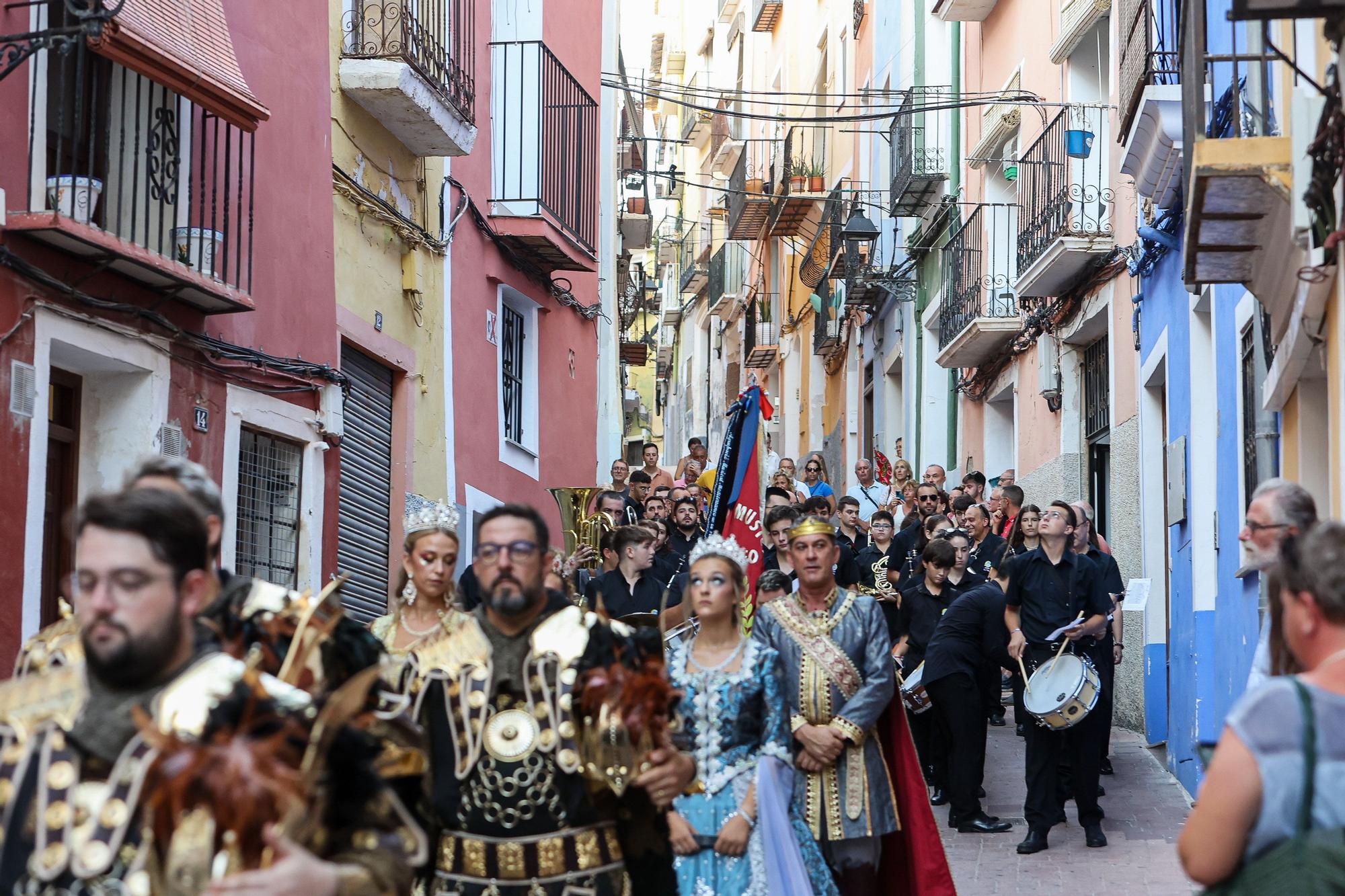 Procesión en honor a Santa María por las calles de la Vila Joiosa