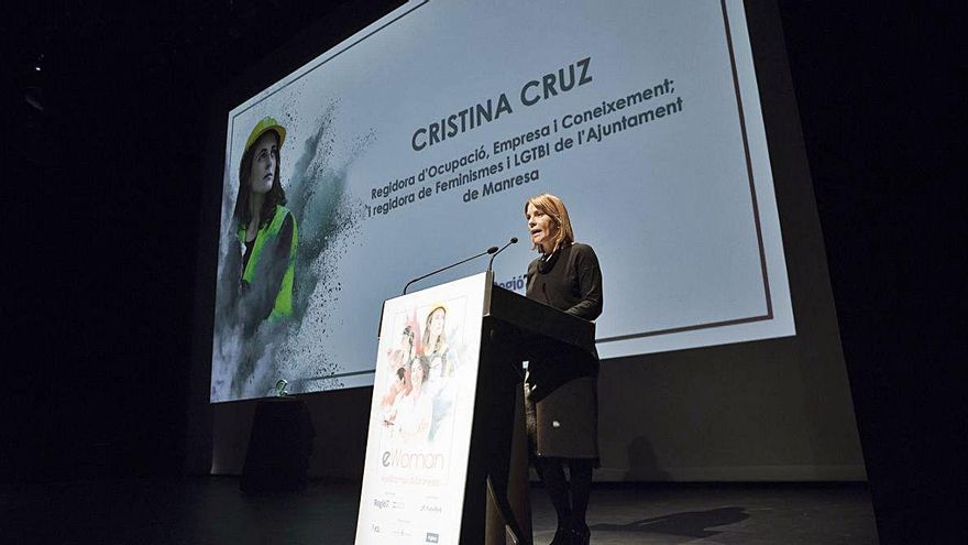 La regidora de Manresa Cristina Cruz, durant l’obertura de l’eWoman | OSCAR BAYONA