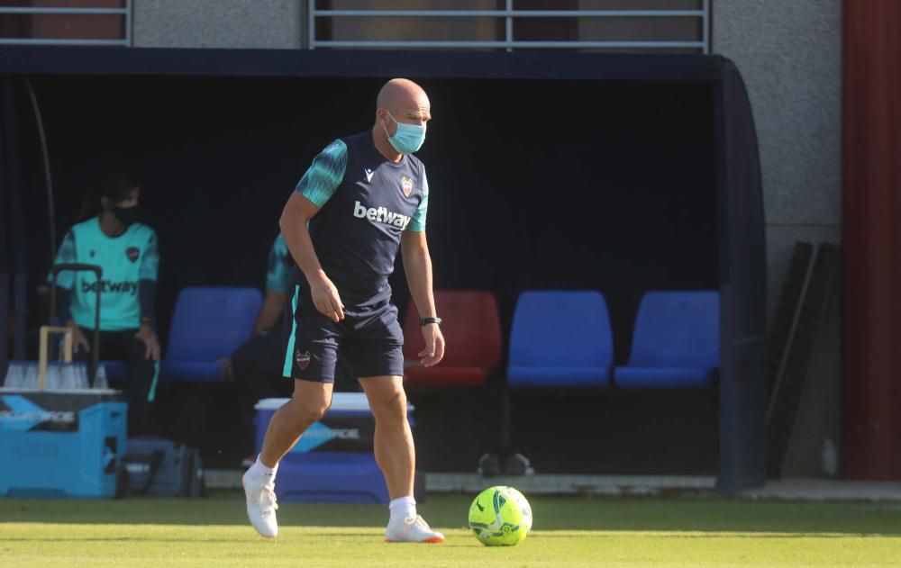 El Levante abre el entrenamiento a los medios