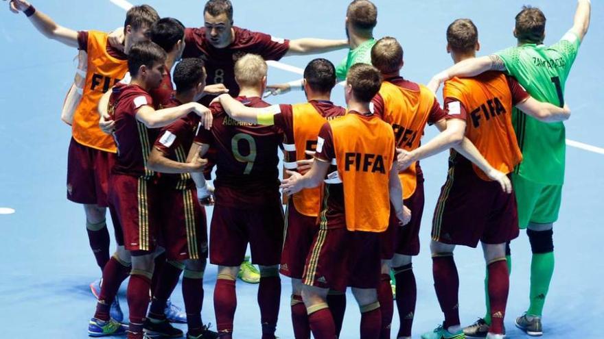 Los jugadores rusos celebran la victoria ante España.