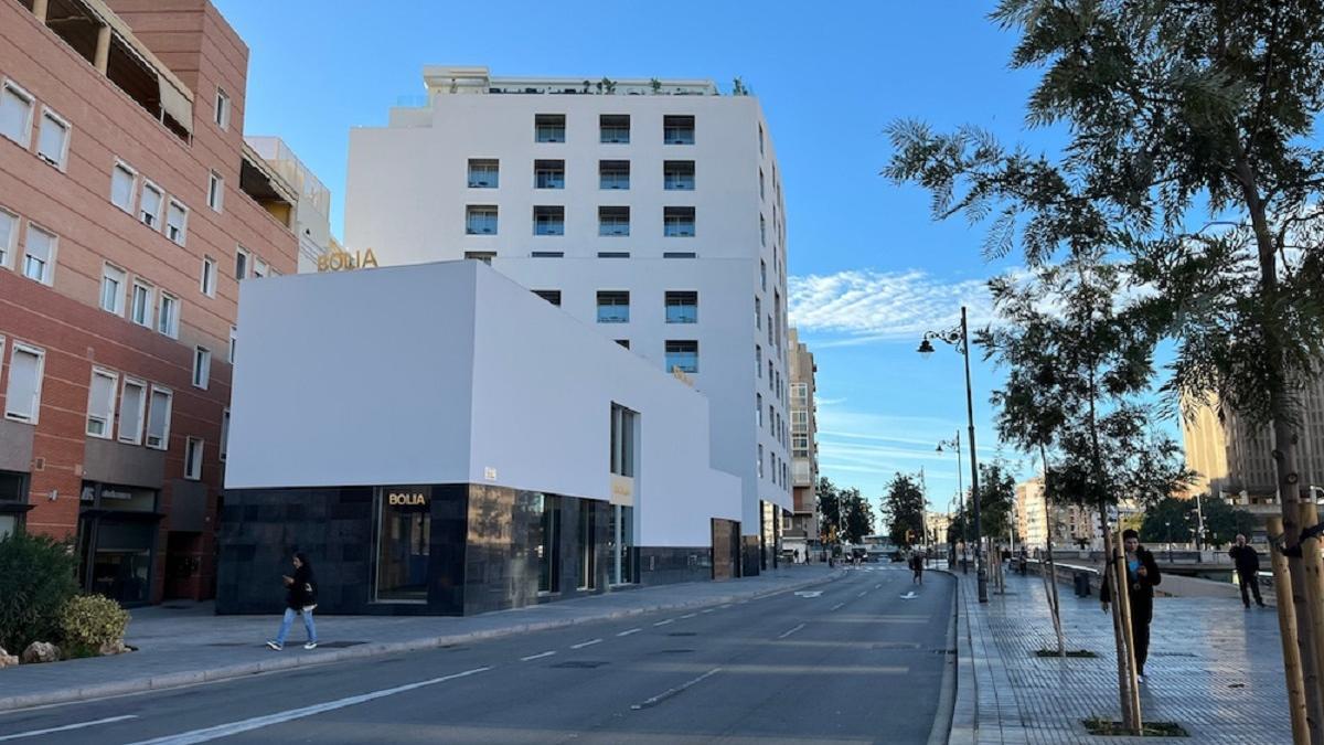 Una imagen del edificio de Moneo, junto al hotel H10, donde Bolia instalará su tienda.