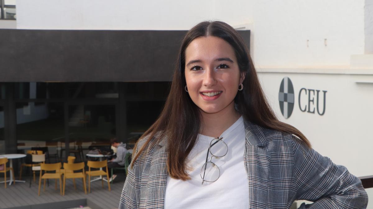 Claudia Almela, estudiante de Magisterio comprometida con causas sociales