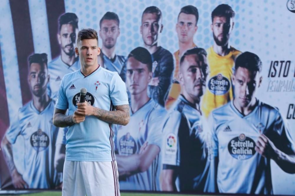 Así ha sido la presentación de Santi Mina en Balaídos