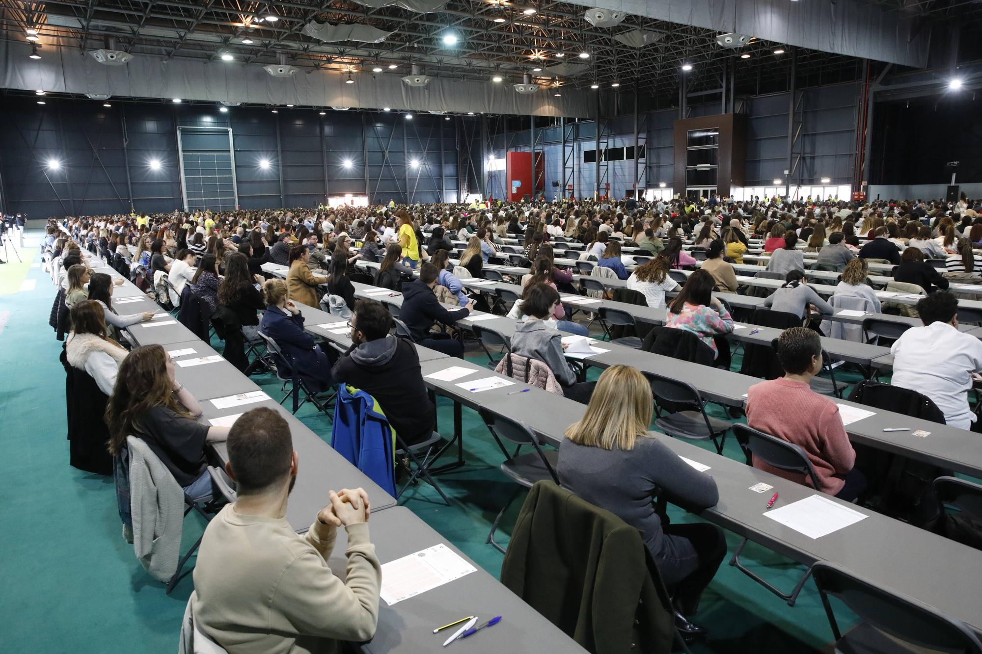 Miles de personas participan en la macrooposición de la sanidad pública asturiana.