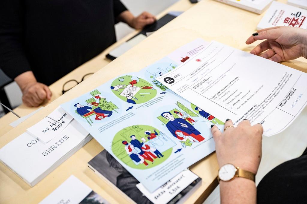 Folleto con las ilustraciones de Paola de Narváez.