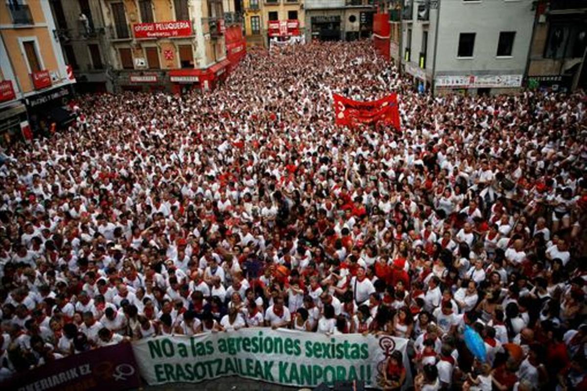 Manifestació de rebuig a la violació d’una noia.