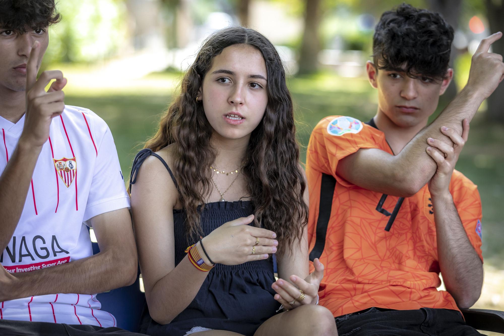 Estudiantes de sobresaliente en Mallorca: "Tenemos amigos que desconocen la historia del franquismo y se informan por Tik Tok"