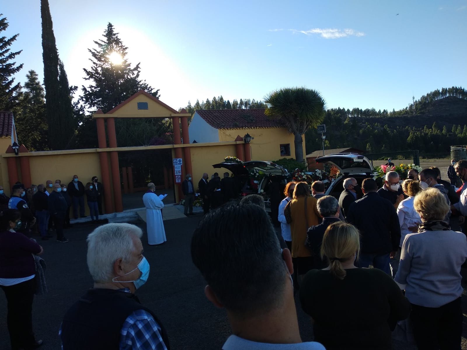 Multitudinaria despedida en Gran Canaria a la familia asturiana muerta en un barranco