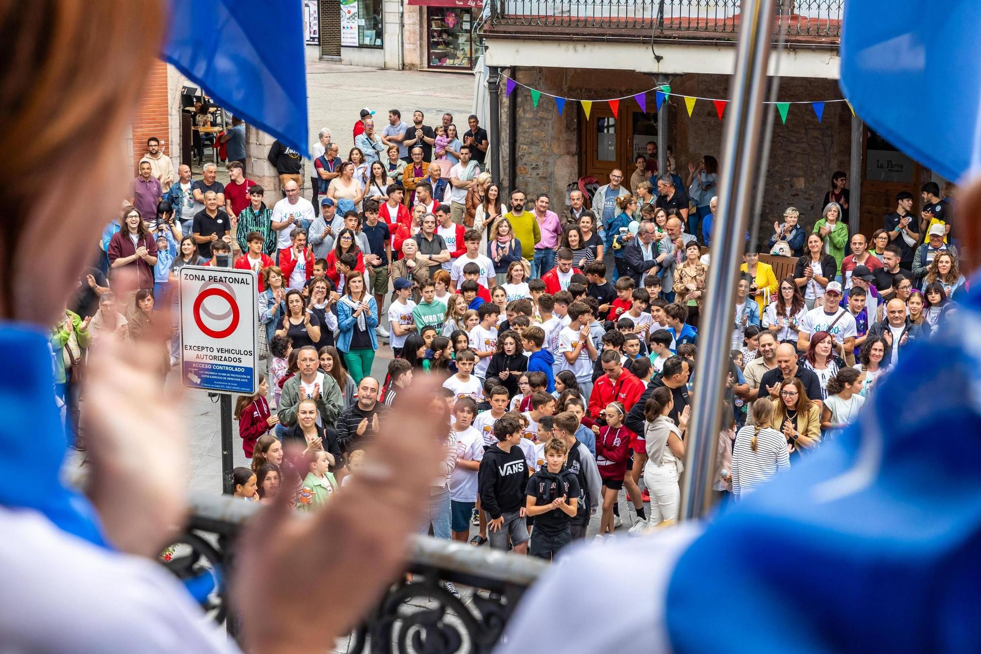 Grado arranca Santiago y Santa Ana con un emotivo pregón de los deportistas locales