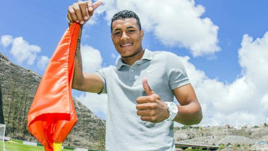 Jeison Murillo, jugador de la Unión Deportiva, en el campo de Barranco Seco. | josé carlos guerra