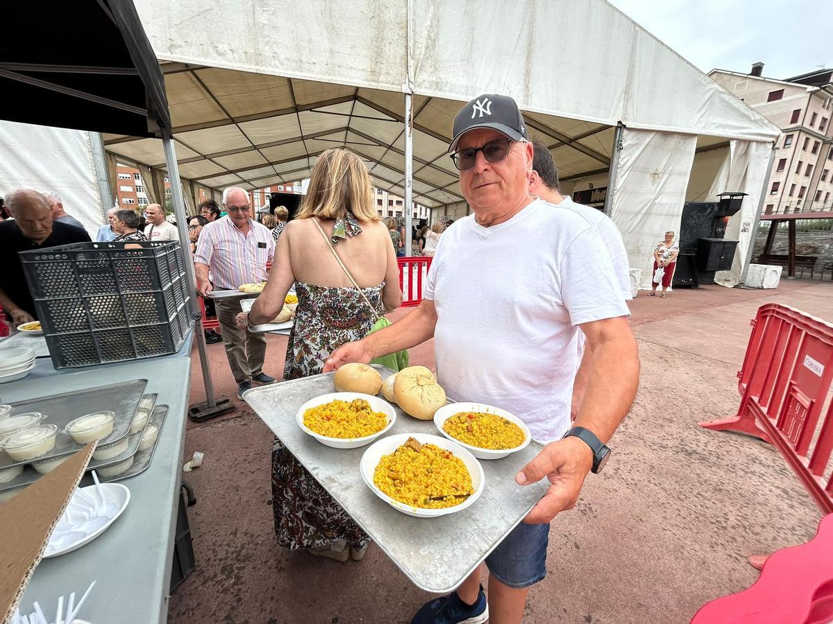 EN IMÁGENES: Las Vegas sale con los cubiertos a la calle para celebrar las fiestas