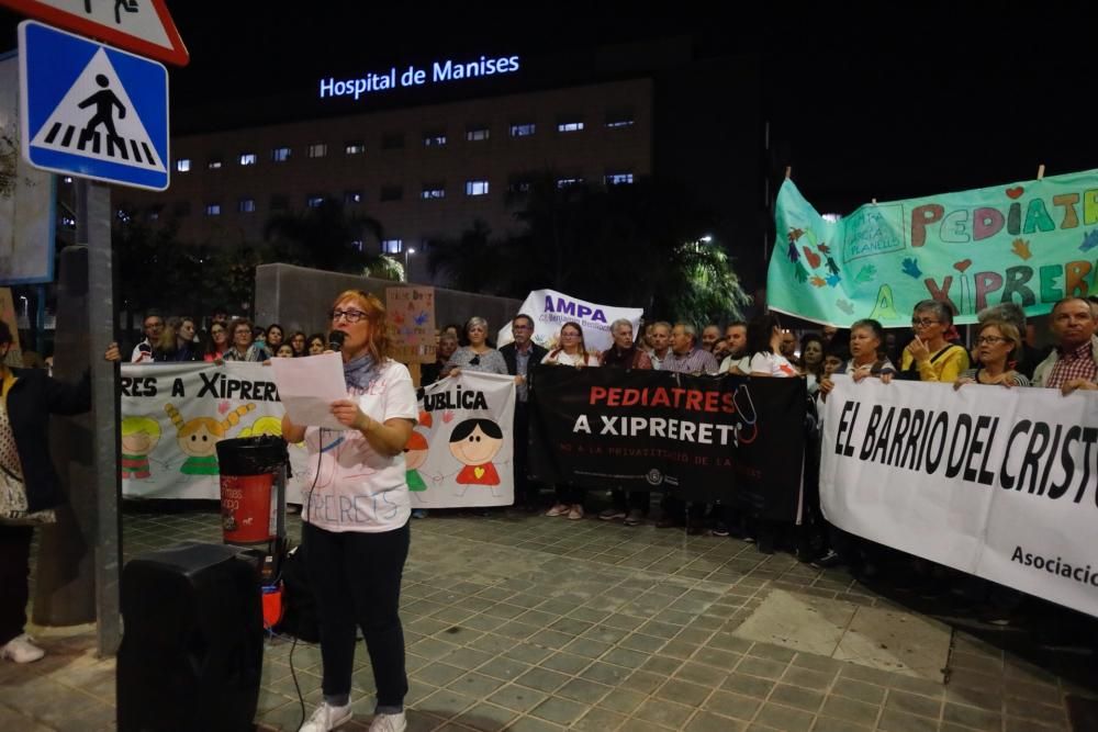 Manifestación en Manises por el recorte de pediatras