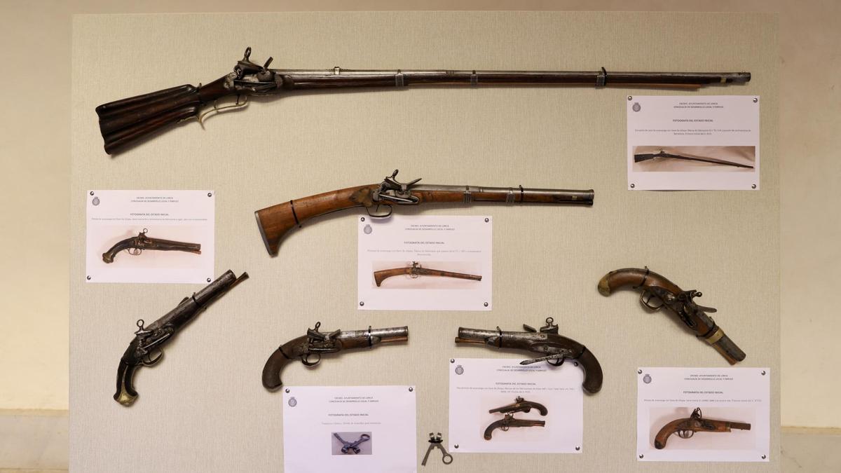Colección completa de armas presentada.