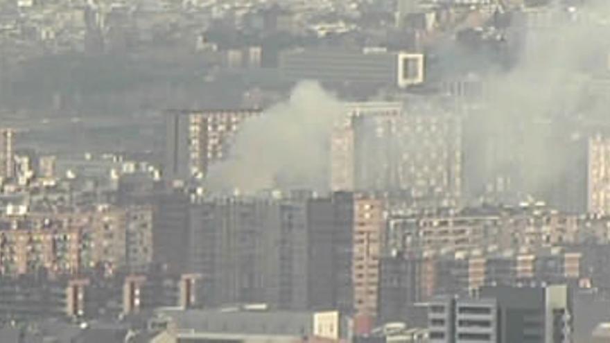 Tres muertos tras una explosión de gas en un edificio de la Rambla Prim de Barcelona