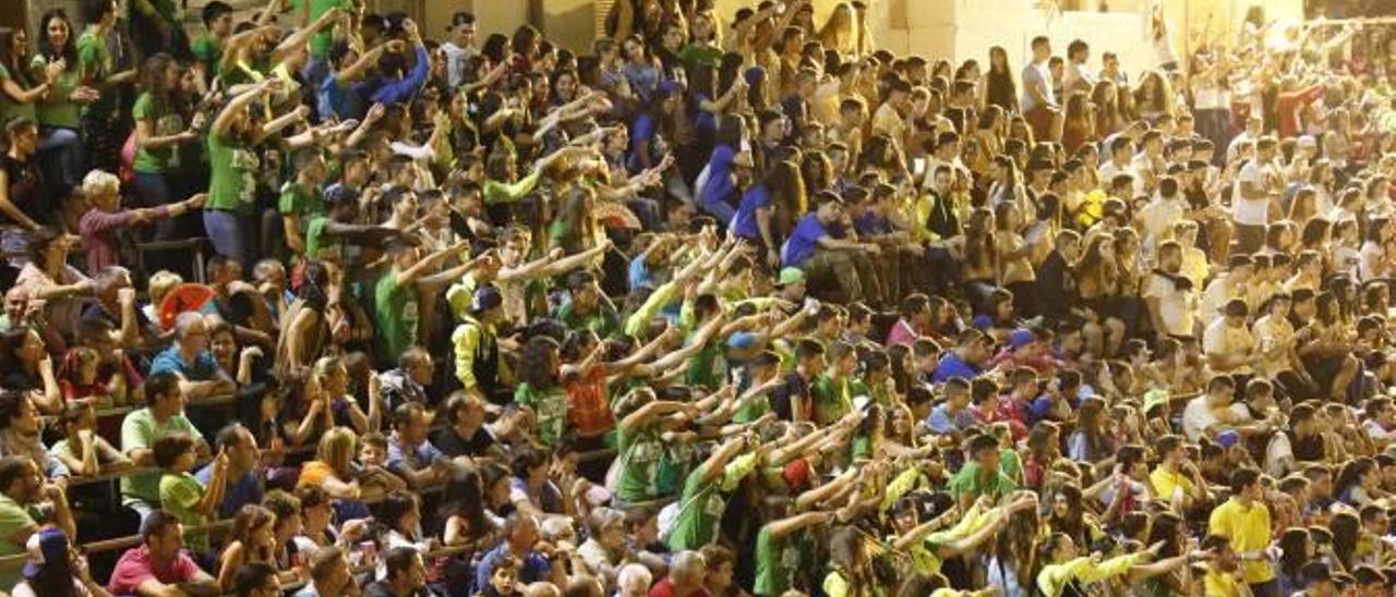 Los antitaurinos abandonan la protesta tras la becerrada sin sangre