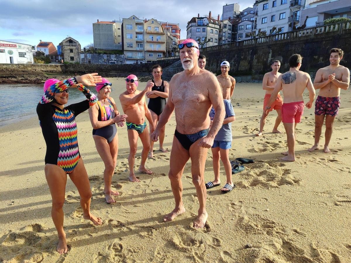 Un chapuzón reivindicativo en Pescadoira (Bueu) por el Día de Reyes Un chapuzón reivindicativo en Pescadoira (Bueu) por el Día de Reyes