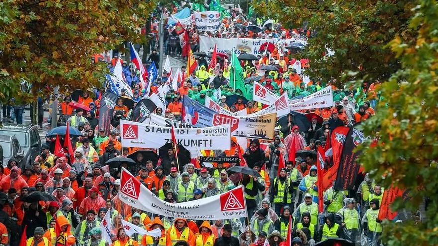 Miles de siderúrgicos piden en Bruselas más defensas contra la competencia china