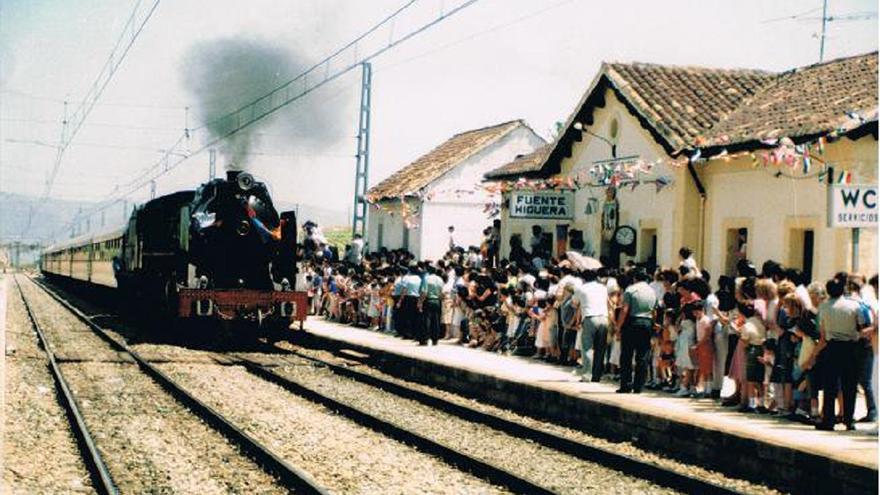 Adif ve viable devolver a la Font de la Figuera la estación de tren que perdió hace 23 años