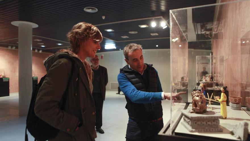 El Planetario acoge una exposición didáctica sobre la historia de la ciencia realizada con plastilina