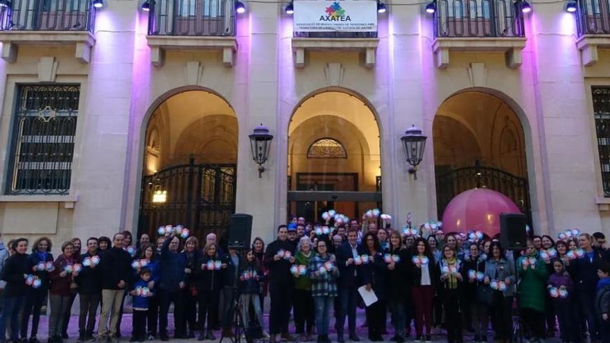 El Ayuntamiento de Xàtiva se tiñe de azul por el Día del Autismo