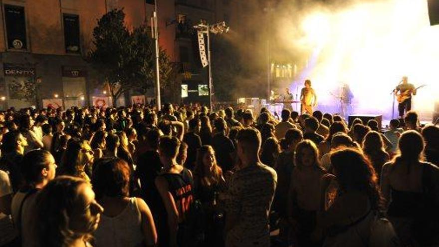 Concert de festa major a la plaça Sant Domènec de Manresa