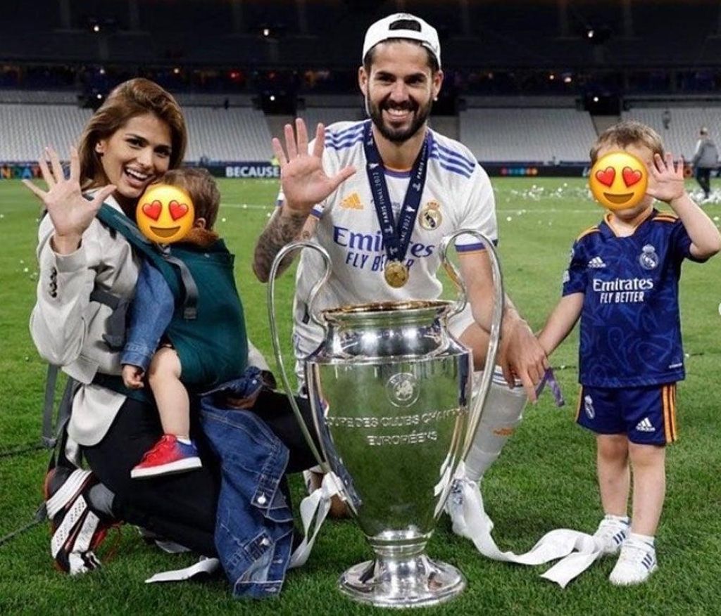 Sara Sálamo, Isco Alarcón y sus hijos en la final de la Champions