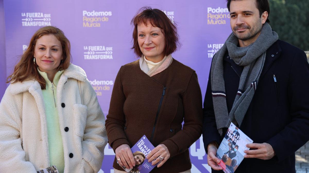 Elvira Medina, María Marín y Javier Sánchez Serna