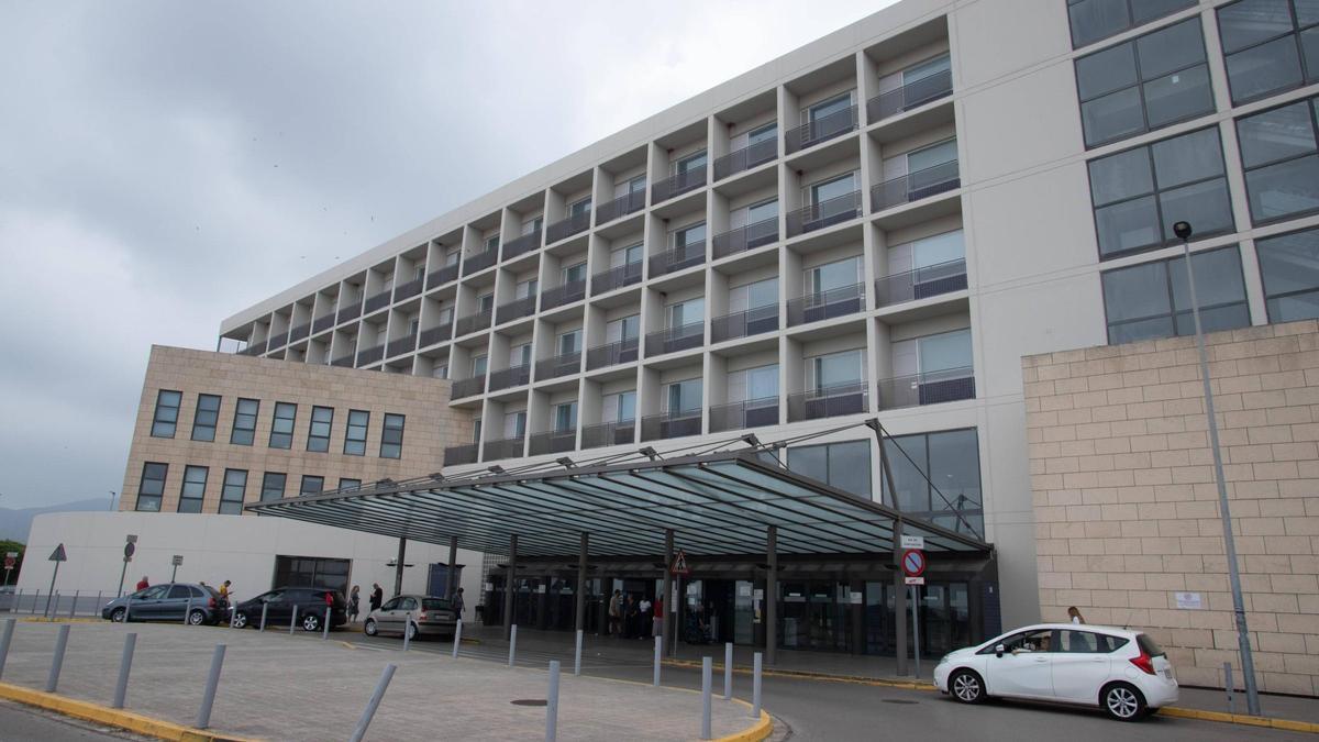 Acceso al Hospital Universitario de la Ribera.