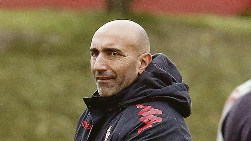 Abelardo, en el entrenamiento de ayer en Mareo.