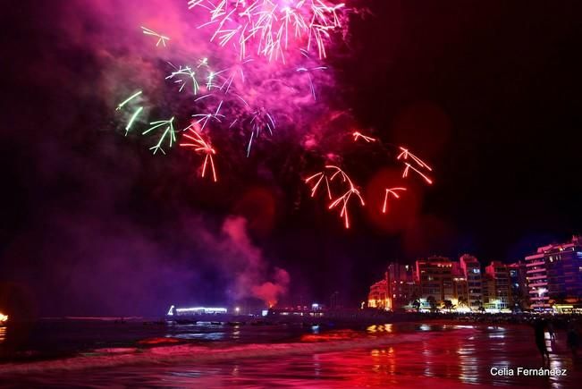 Espectáculo de fuegos artificiales tras el entierro de la sardina