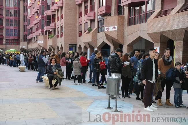 Javier Castillo firma su nueva novela, 'El día que se perdió el amor', en la Casa del Libro de Murcia