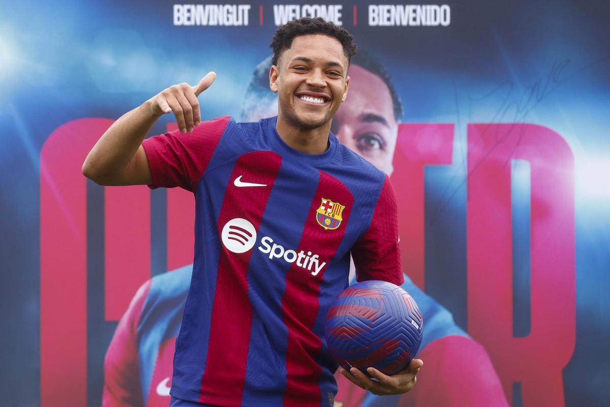 Vitor Roque presentado como nuevo jugador del FC Barcelona