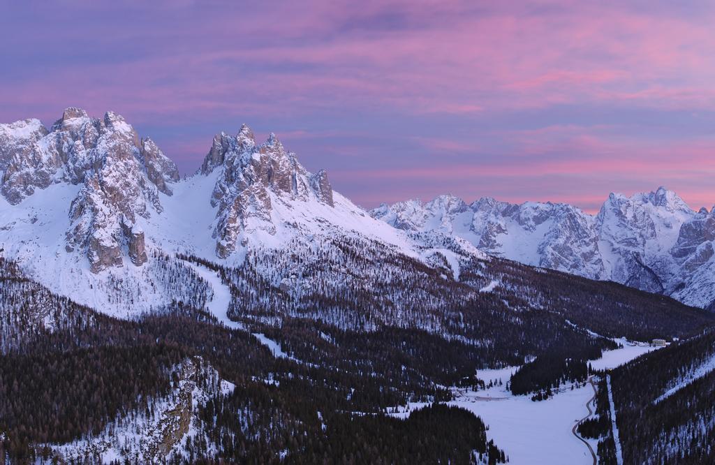 Paisajes nevados en Dolomitas.