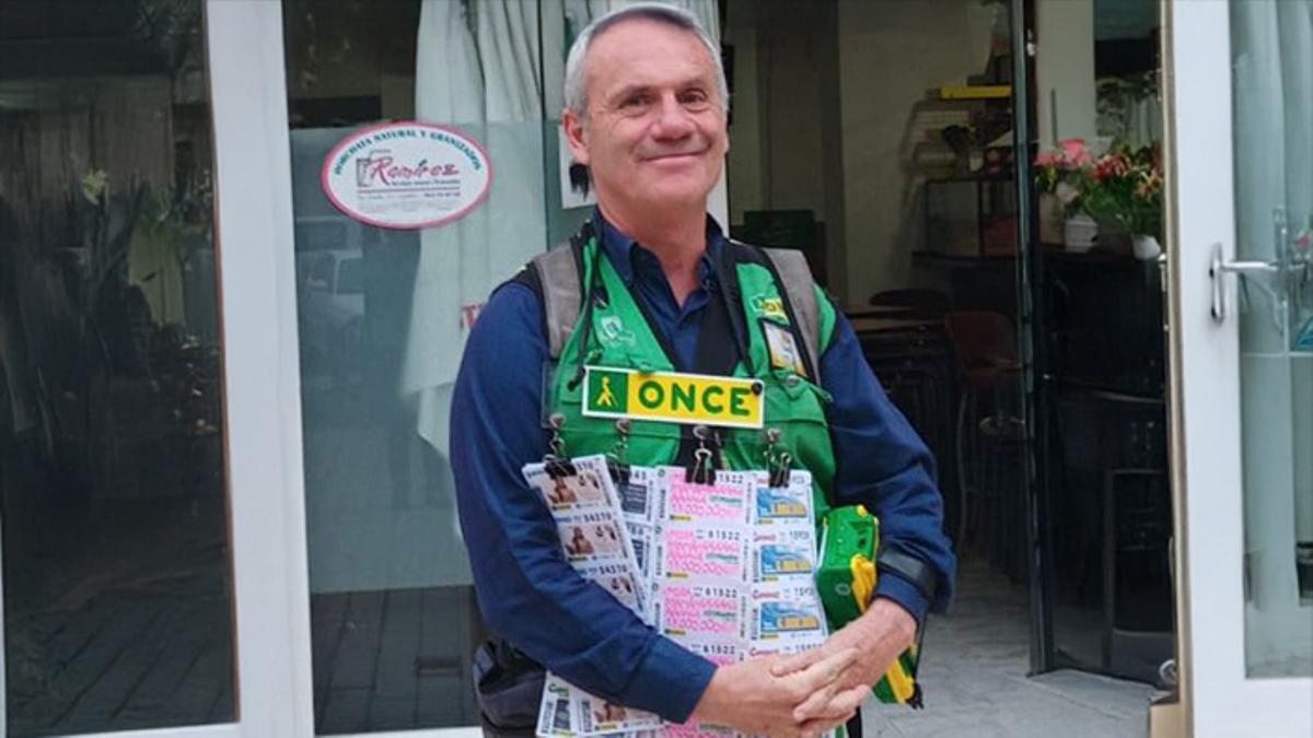Santiago Martínez Ojuel es el vendedor de la ONCE que ha llevado la suerte a Castelló