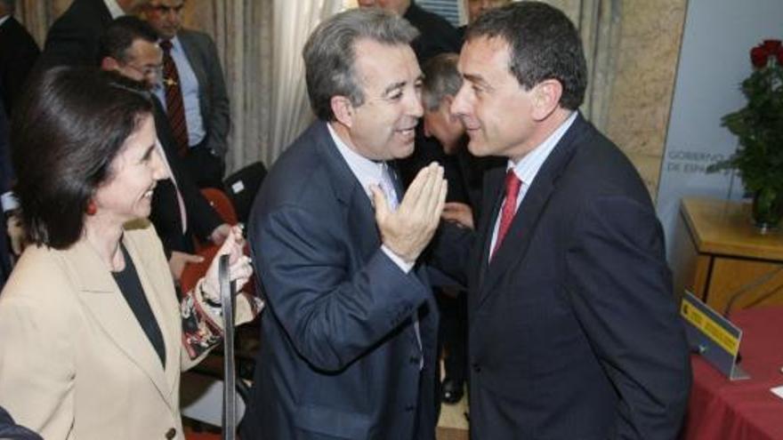 Puxeu conversa con Antonio Cerdá durante una visita a la Región.