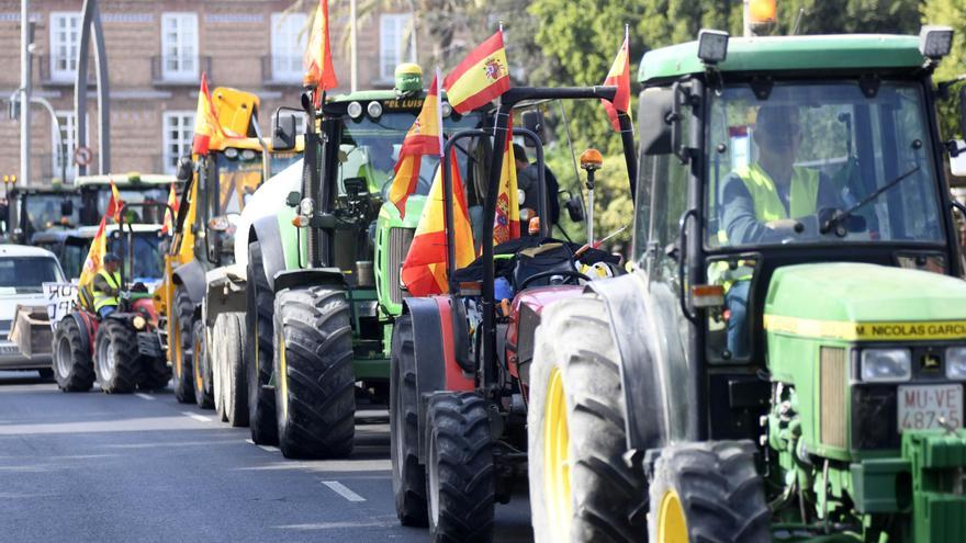 Centenares de tractores llenan la Región el 21F para dar el salto a Madrid