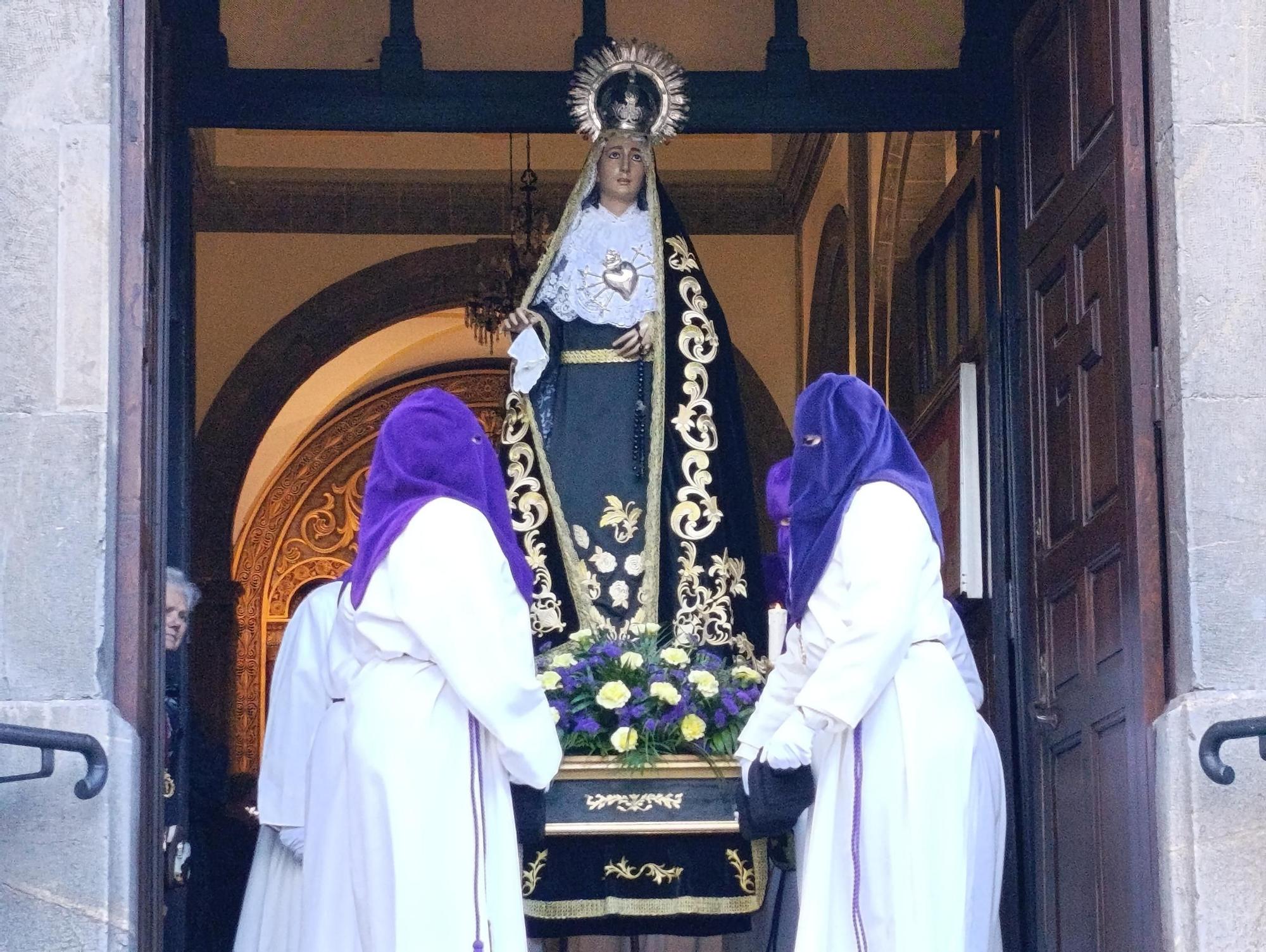 El Nazareno y la Virgen Dolorosa emocionan en Grado