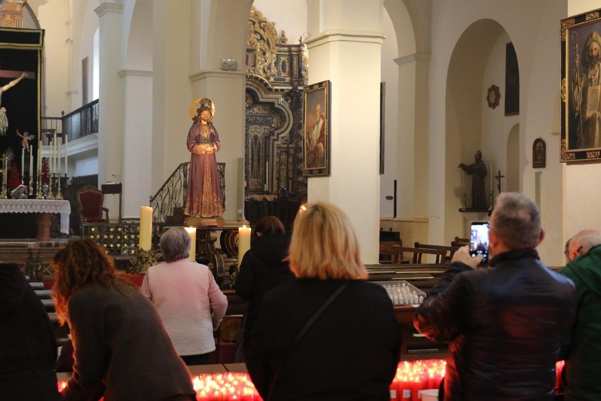 El Cristo de Medinaceli permanece expuesto a la veneración de los fieles en Montilla.